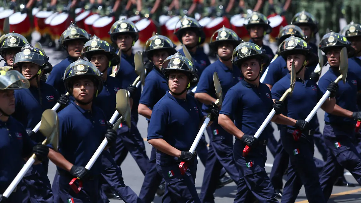 desfile bomberos CUARTOSCURO